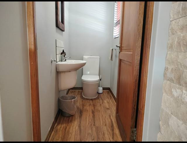 6 BEDROOM FREESTANDING FOR SALE IN BERGSIG